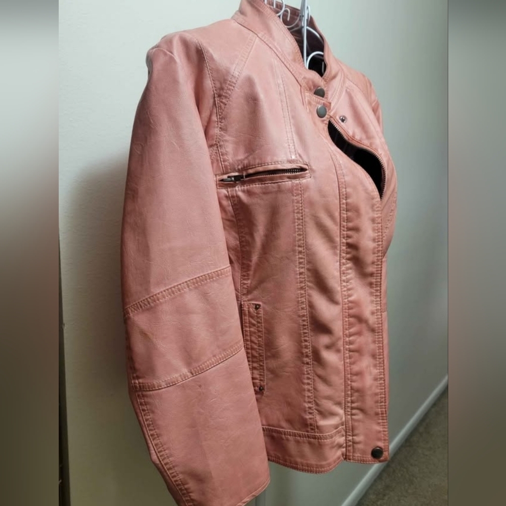 Womans Jacket - Picture 2 of 7